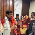 मुख्यमंत्री डॉ. मोहन यादव पहुँचे बदनावर :  बड़ी चौपाटी पर ब्रिज और पीटगारा से नागेश्वर तक फोरलेन सड़क के लिए सौंपा आवेदन।